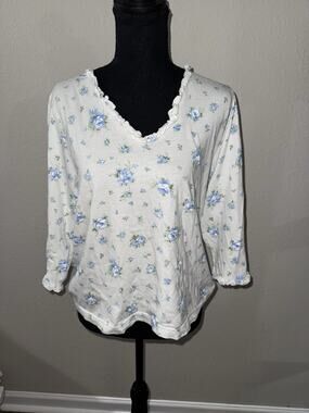 Carole Hochman Pajama Top Size M Blue Floral Roses Ruffle Neck V-Neck Sleepwear